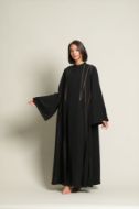 صورة An abaya made of flowing fabric