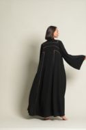 صورة An abaya made of flowing fabric