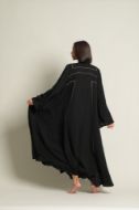 صورة An abaya made of flowing fabric