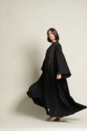 صورة An abaya made of flowing fabric