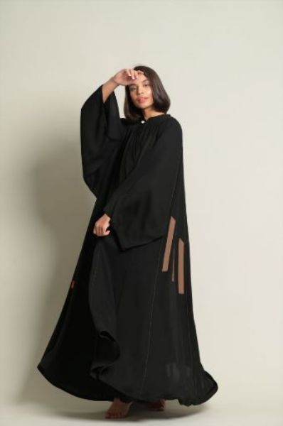 صورة Black abaya and klush