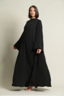 صورة Plain abaya with inserted lines.