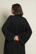 صورة Plain abaya with inserted lines.